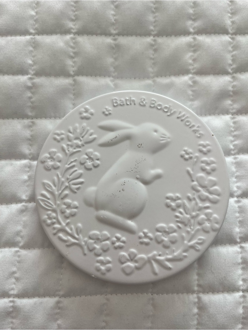 Bath & Body Works Spring Has Sprung Scented Candle - White and Cream - Picture 3 of 5